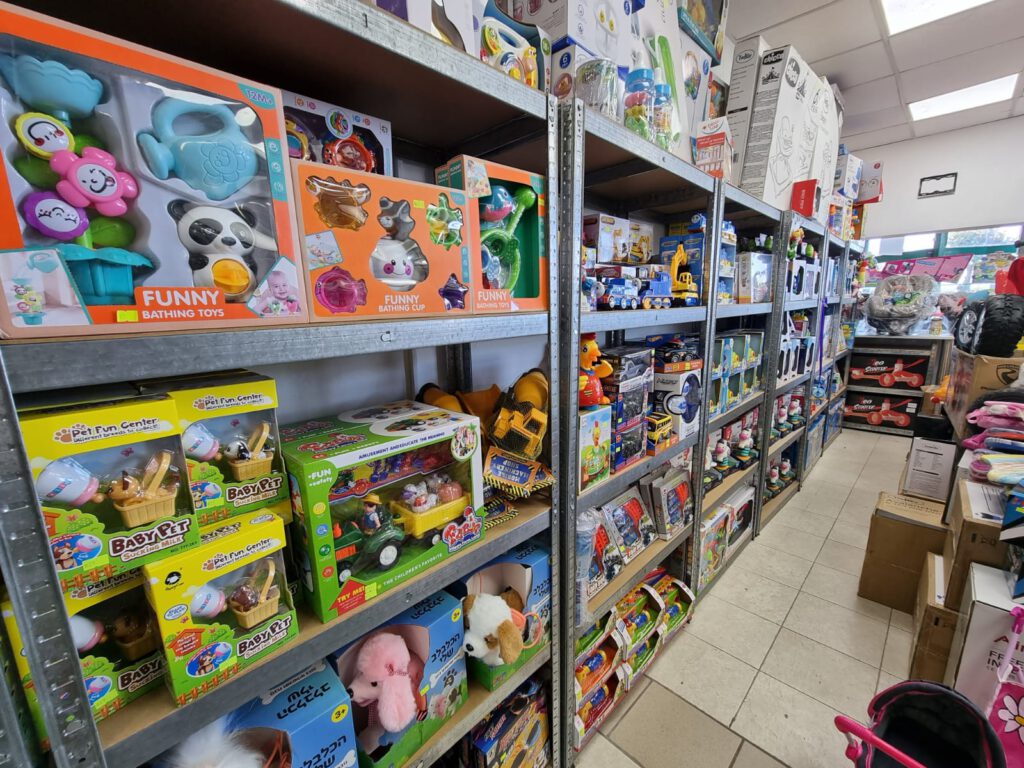מדפים מודולריים לחנות